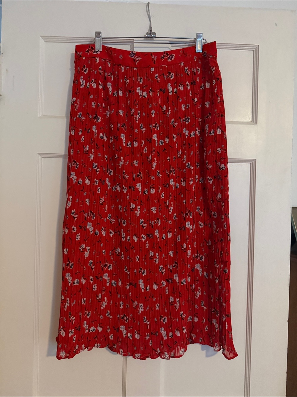 Ann Taylor Red Floral Pleated Midi Skirt